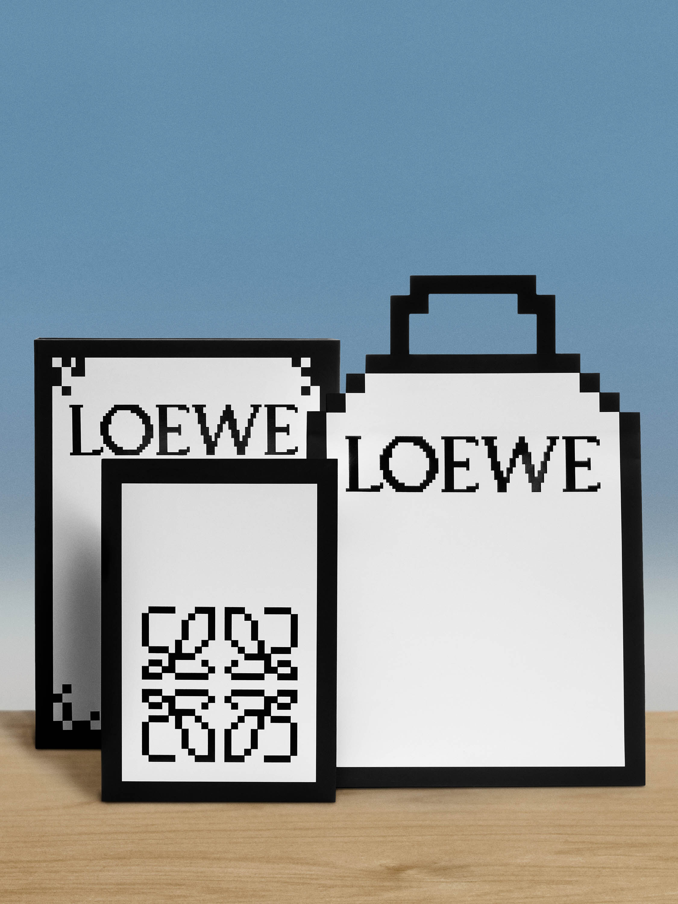 Pixel capsule collection SS23 LOEWE Collections